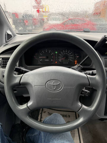 1998 Toyota Sienna LE