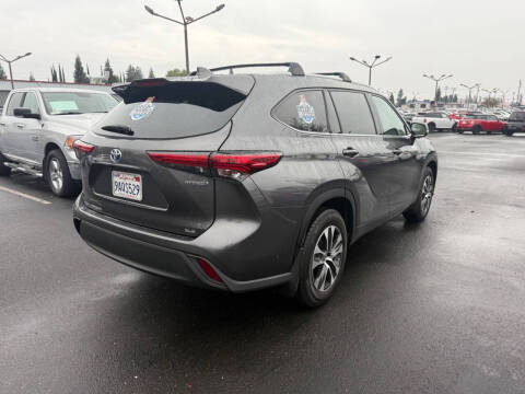2022 Toyota Highlander Hybrid XLE