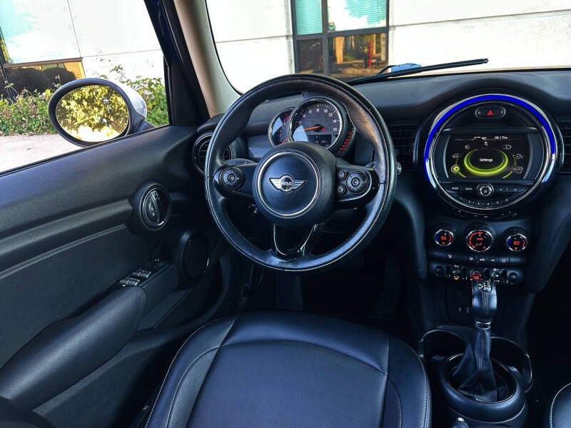 2017 MINI Hardtop 4 Door Cooper