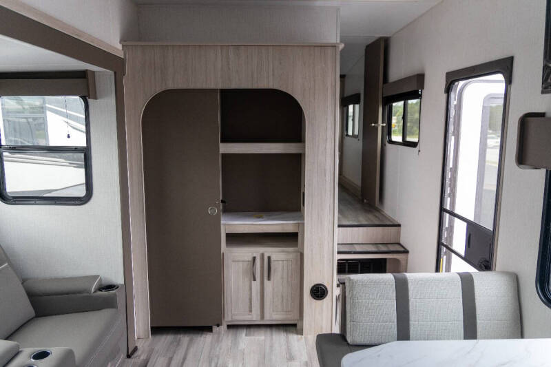 2024 Cruiser RV E-25RK Essence