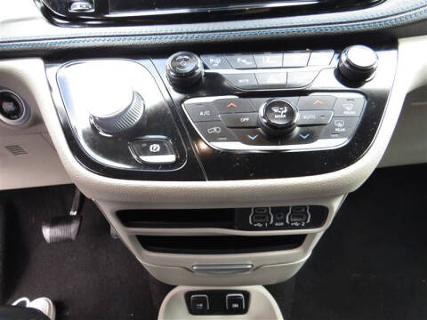 2021 Chrysler Pacifica Touring L