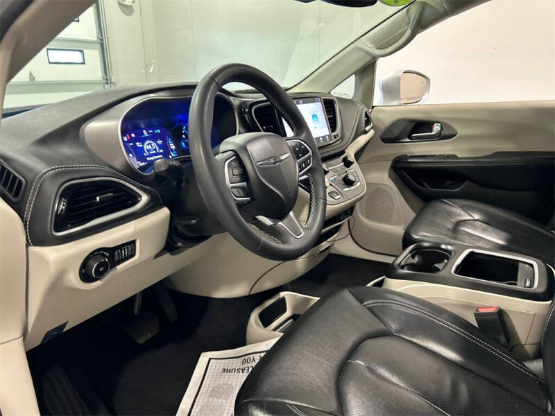 2022 Chrysler Pacifica Hybrid Touring L