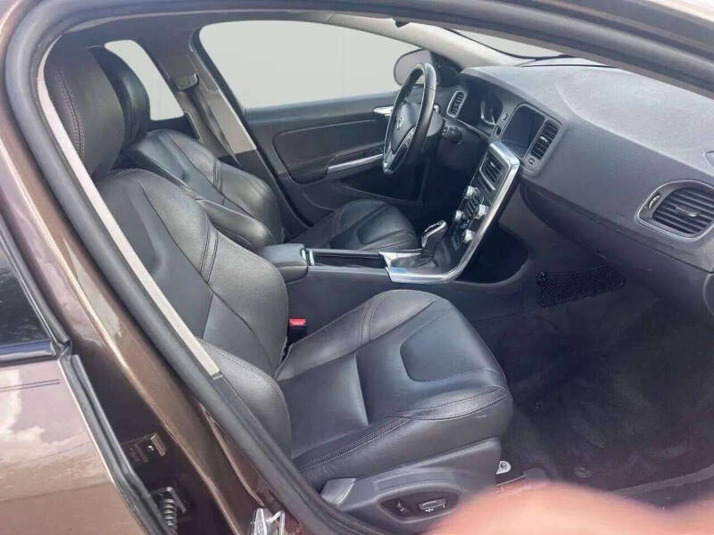 2016 Volvo V60 Cross Country T5