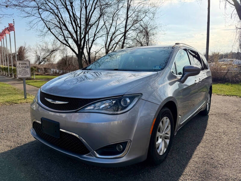 2017 Chrysler Pacifica Touring-L