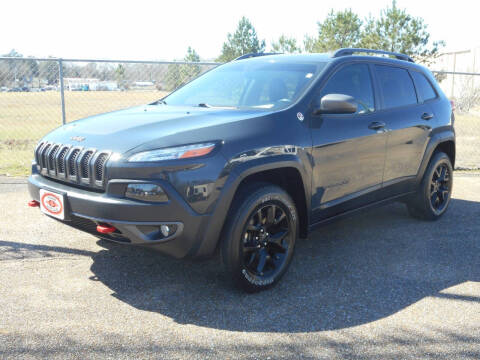 2017 Jeep Cherokee for sale at STRAHAN AUTO SALES INC in Hattiesburg MS