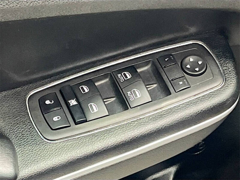 2023 Chrysler 300 S V6