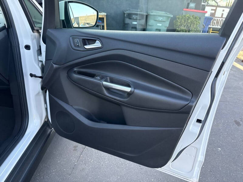 2017 Ford C-MAX Energi Titanium