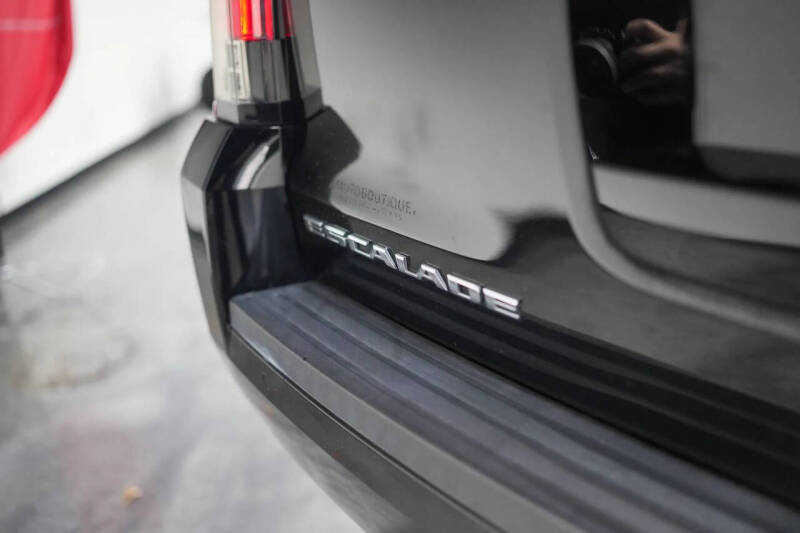 2018 Cadillac Escalade ESV Luxury