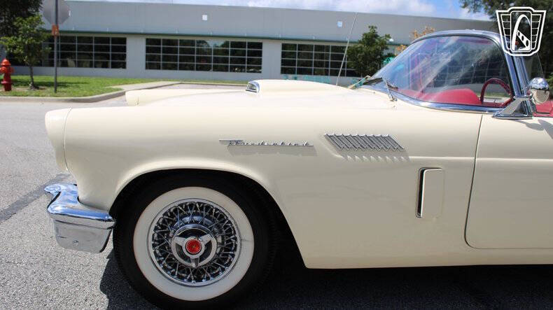 1957 Ford Thunderbird