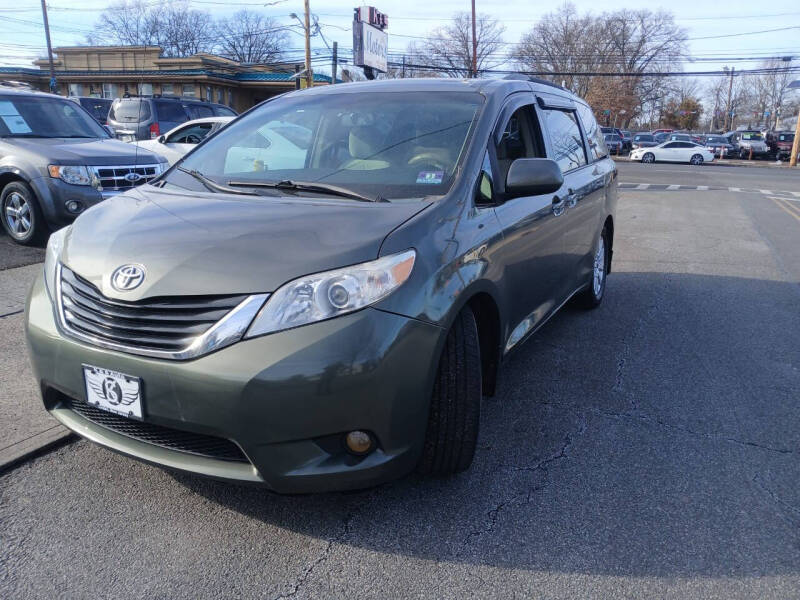 2011 Toyota Sienna LE 7-Passenger