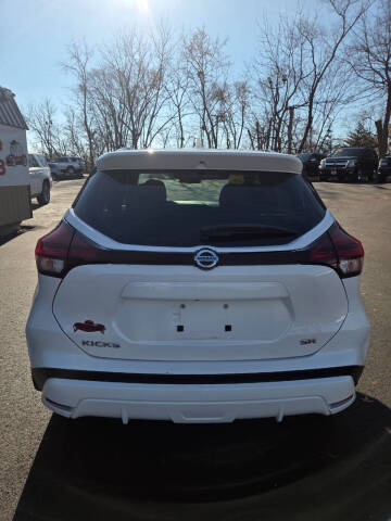 2021 Nissan Kicks SR