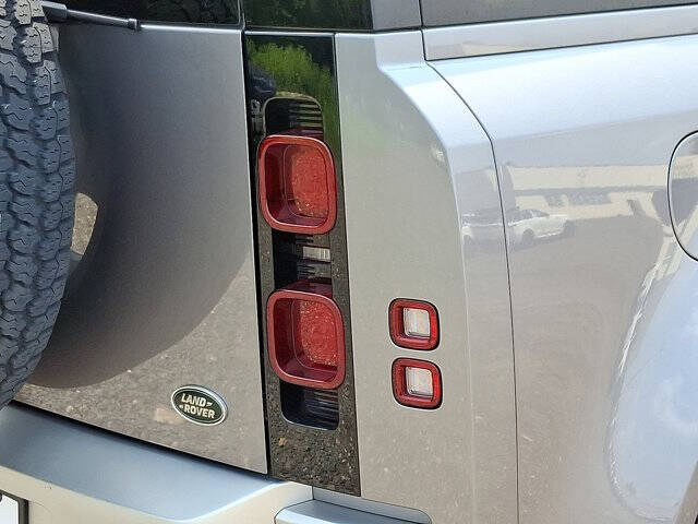 2022 Land Rover Defender 110 SE