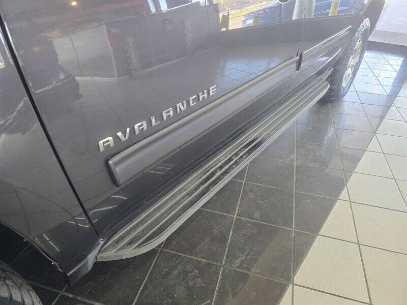 2011 Chevrolet Avalanche LS