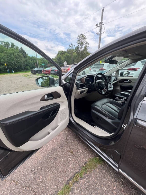 2017 Chrysler Pacifica Touring-L