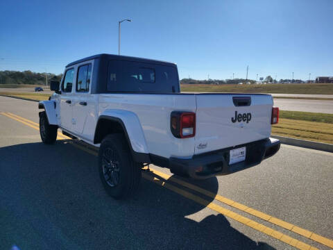 2026 Jeep Gladiator Sport S