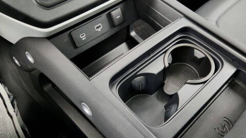 2023 Land Rover Defender 90 SE