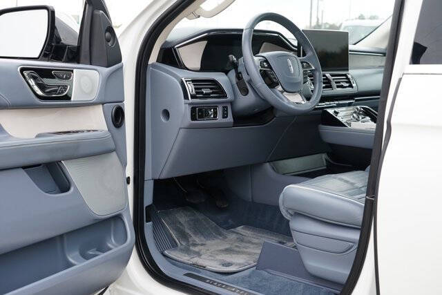 2024 Lincoln Navigator L Black Label