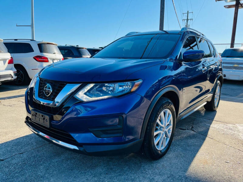 2019 Nissan Rogue SV photo 2