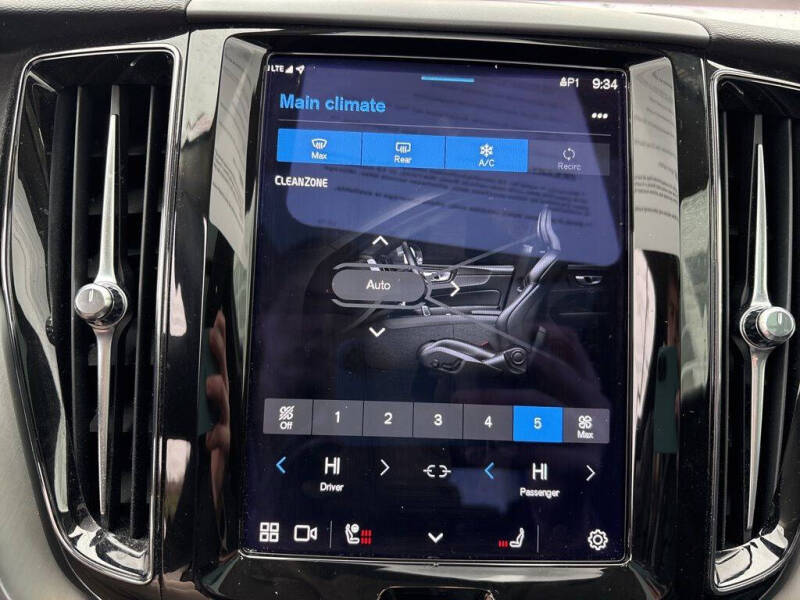 2023 Volvo XC60 B5 Core