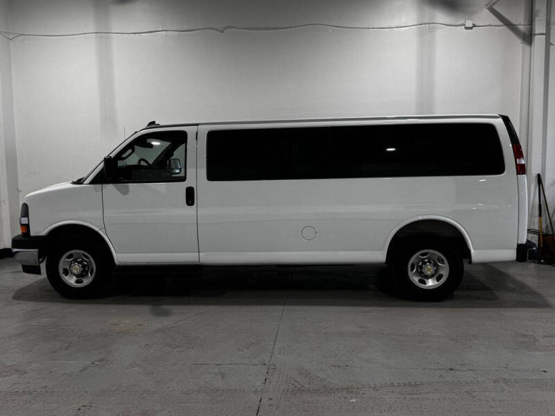 2025 Chevrolet Express LT 3500