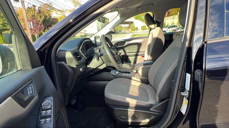 2022 Ford Escape Hybrid SE