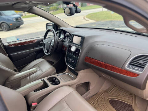 2013 Chrysler Town and Country Touring-L