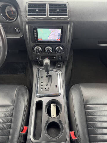 2014 Dodge Challenger SXT Plus