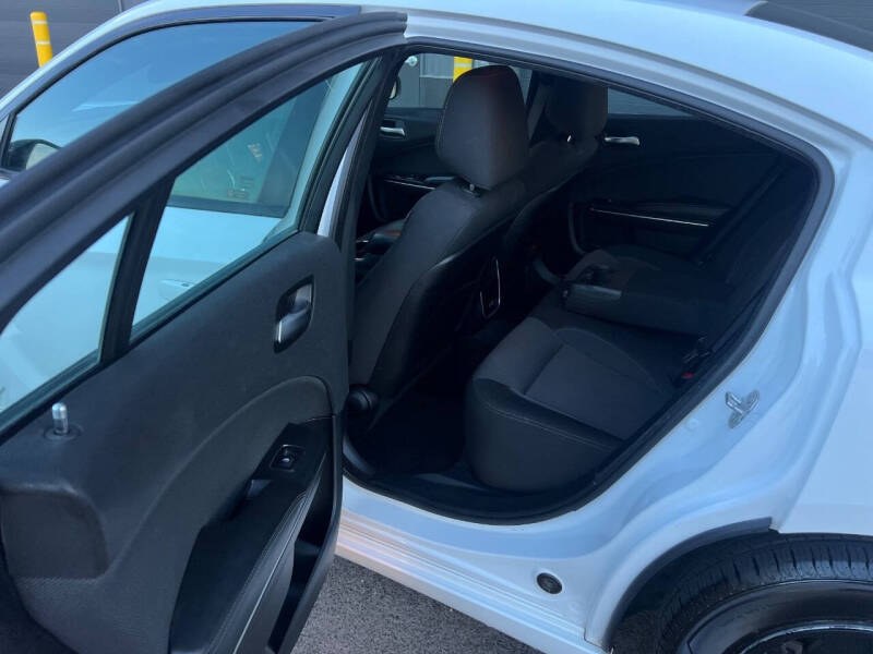 2017 Dodge Charger SE