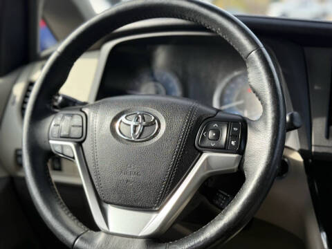 2015 Toyota Sienna XLE Premium 8-Passenger