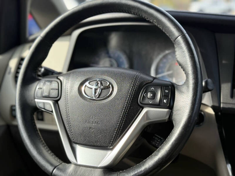 2015 Toyota Sienna XLE Premium 8-Passenger