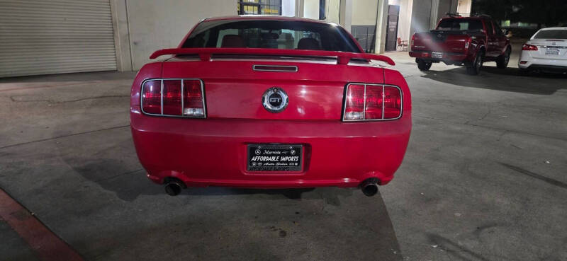 2005 Ford Mustang GT Deluxe