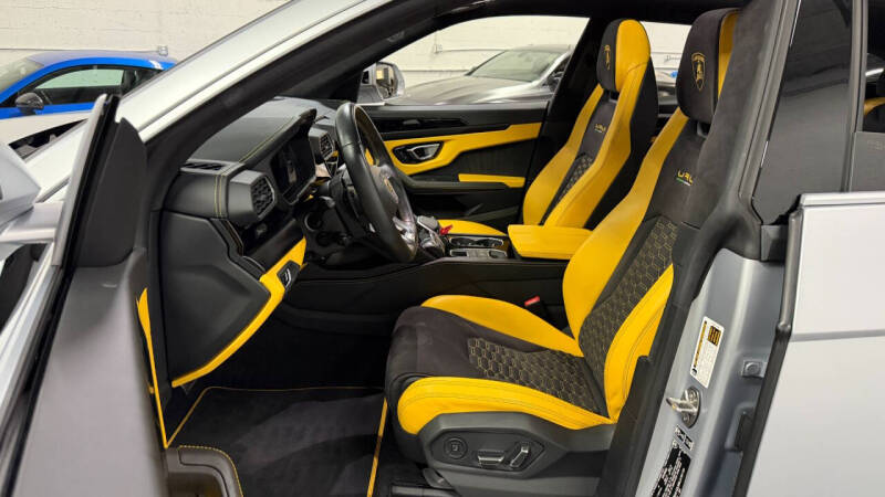 2022 Lamborghini Urus