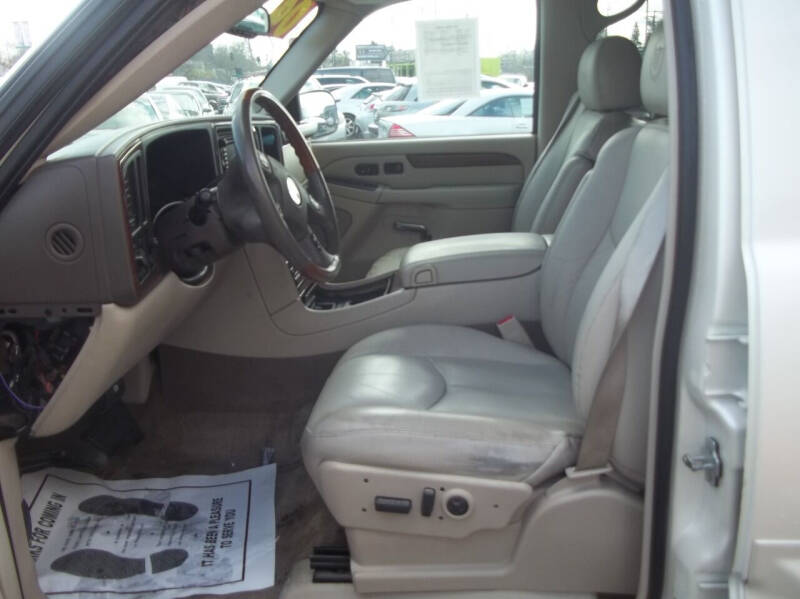 2004 Cadillac Escalade Base photo 20