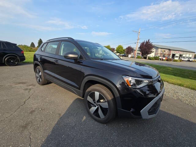 2025 Volkswagen Taos S's photo