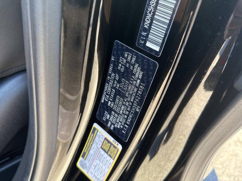 2023 Kia Carnival EX