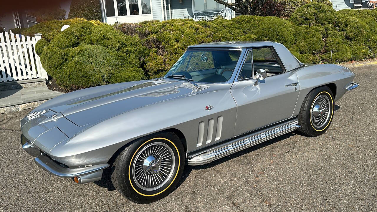 1965 Chevrolet Corvette 2