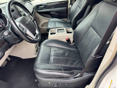 2013 Chrysler Town and Country Touring