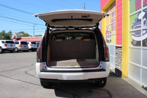 2017 Cadillac Escalade Luxury