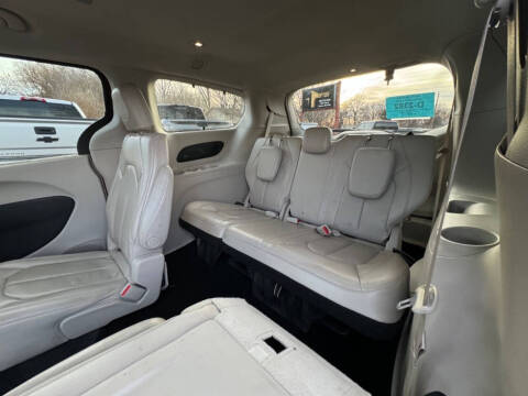 2017 Chrysler Pacifica Touring-L Plus