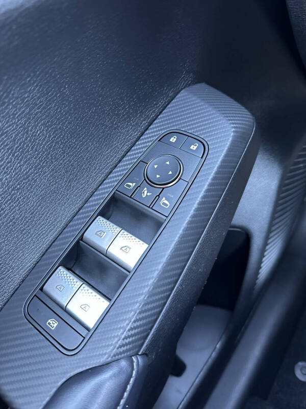 2023 Mitsubishi Outlander PHEV SE