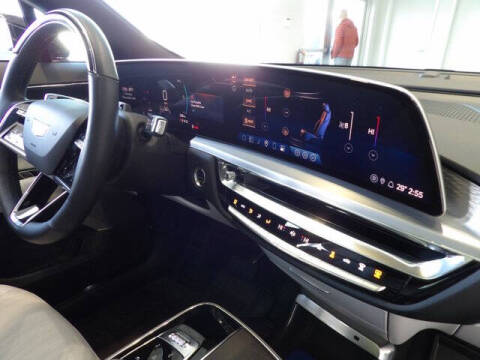 2024 Cadillac LYRIQ Luxury 2