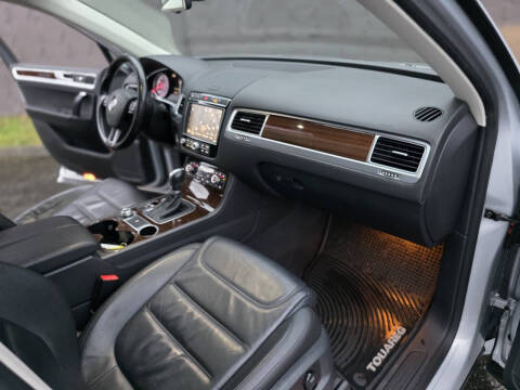 2015 Volkswagen Touareg V6 Lux