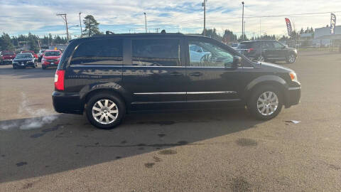 2016 Chrysler Town and Country Touring