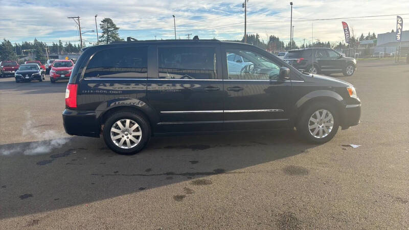 2016 Chrysler Town and Country Touring