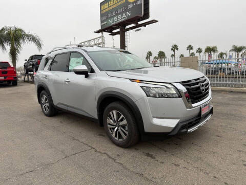 2025 Nissan Pathfinder SL