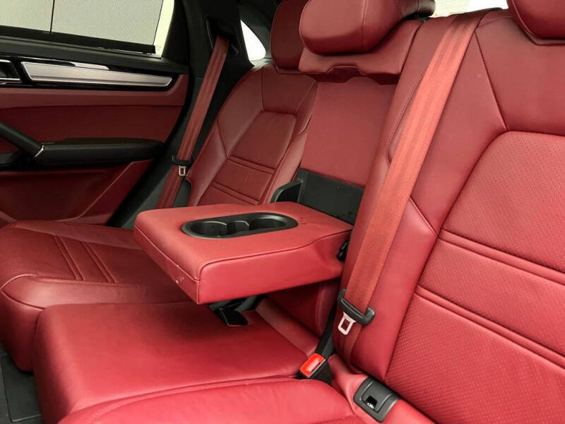 2023 Porsche Cayenne Coupe Platinum Edition