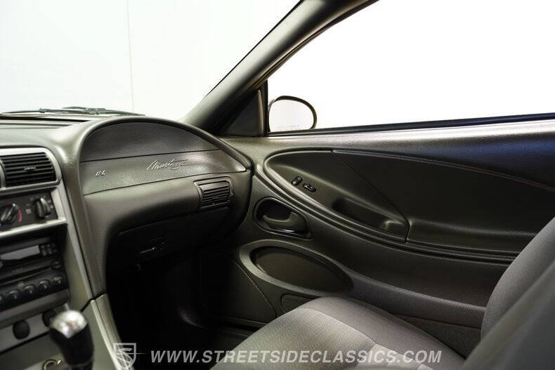 2004 Ford Mustang GT Deluxe