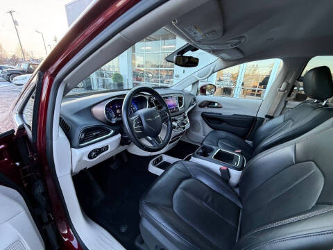 2017 Chrysler Pacifica Touring-L Plus