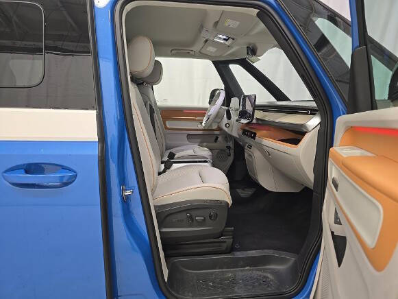 2025 Volkswagen ID. Buzz Pro S Plus 4Motion