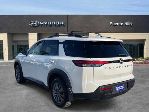 2024 Nissan Pathfinder SV